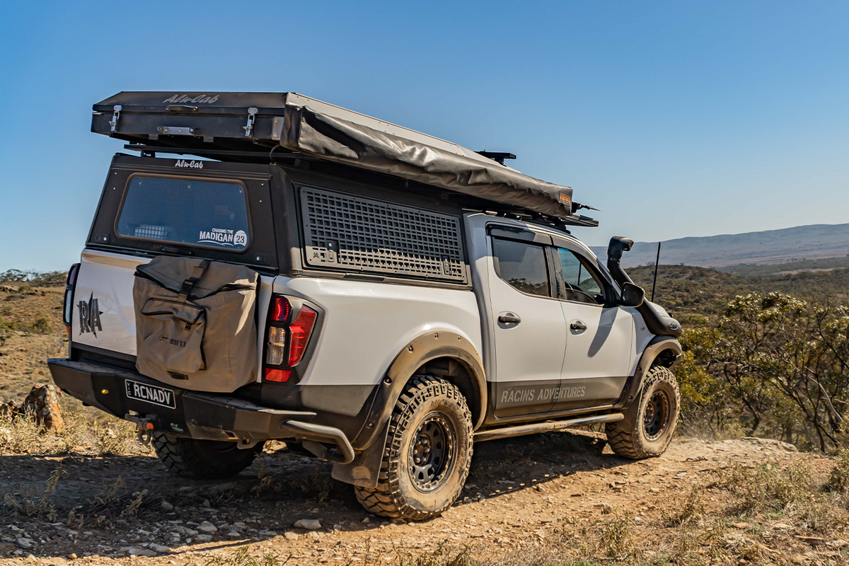 Alu-Cab Explorer Canopy suit Navara NP300